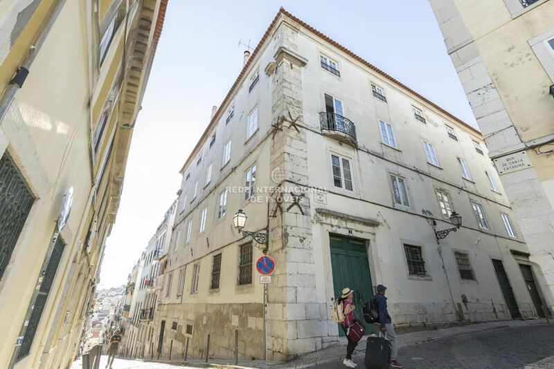 апартаменты T2+1 с ремонтом Misericórdia Lisboa