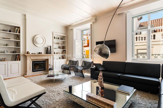 Apartamento T4 no centro Chiado Encarnação Lisboa - equipado, lareira, ar condicionado