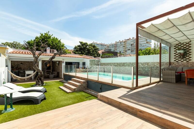 Дом/Вивенда V3+1 Benfica Lisboa - двойные стекла, система кондиционирования, подсобное помещение, сигнализация, сад, экипированная кухня, звукоизоляция, терраса, термоизоляция, барбекю, гараж, бассейн