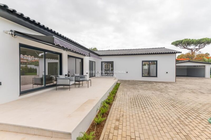 House V4+1 Luxury Cascais - air conditioning, barbecue, equipped kitchen, fireplace, garden, garage, store room, heat insulation, double glazing, terrace