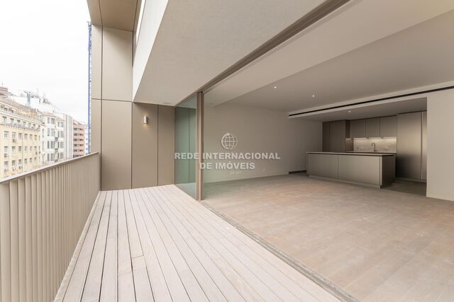 Apartamento T2 Moderno Avenida da Liberdade Santo António Lisboa - ar condicionado, jardim, piscina, arrecadação, varandas, piso radiante, equipado