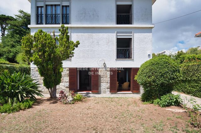 Moradia V5 no centro Cascais - jardim, garagem, lareira, piscina, ténis