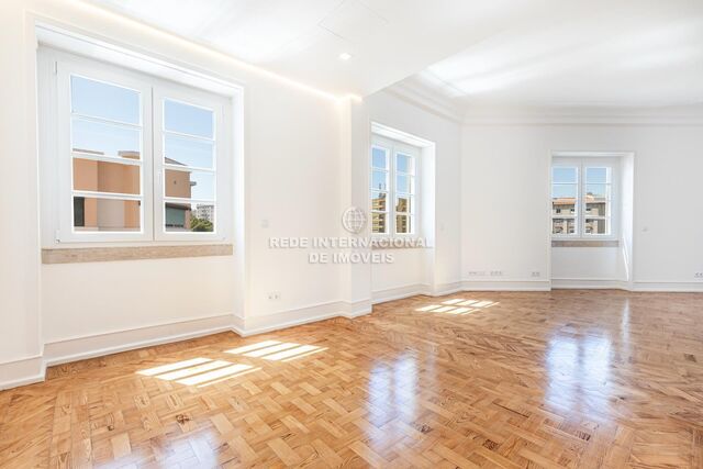 Apartamento T4 Areeiro Lisboa - arrecadação, ar condicionado, vidros duplos