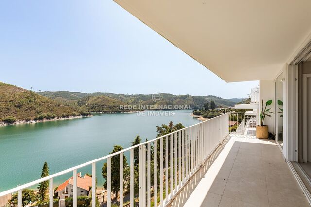 Moradia V2 em banda Castanheira Ferreira do Zêzere - lareira, jardim, varanda, terraço, garagem, ar condicionado, cozinha equipada, condomínio fechado