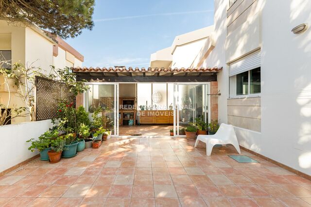 Moradia V5 Moderna Peniche - lareira, painéis solares, aquecimento central, bbq, vista mar, garagem, cozinha equipada, jardim, varandas, terraço, alarme, ar condicionado