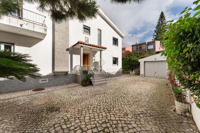 Moradia Isolada V4 Madorna Cascais - isolamento térmico, lareira, varandas, garagem, jardim