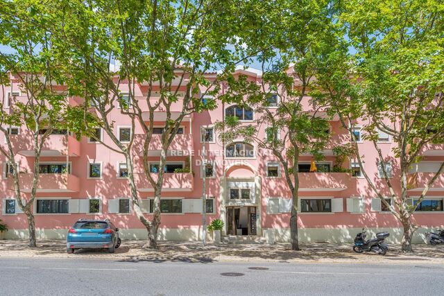 Apartment T2 Refurbished Costa da Guia Cascais - fireplace, lots of natural light, store room, great location, air conditioning