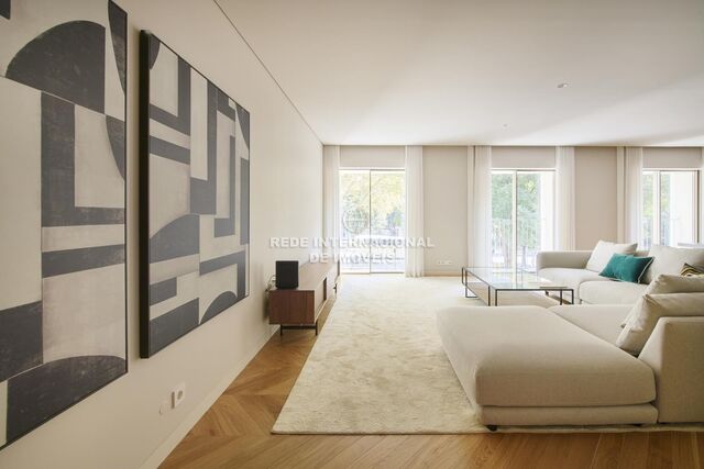 Apartamento T2 de luxo Avenida da Liberdade Santo António Lisboa - arrecadação, piso radiante, ar condicionado