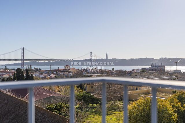 Apartment 3 bedrooms Luxury Ajuda Lisboa - radiant floor, air conditioning, swimming pool, garden, central heating, condominium, terrace, equipped, gardens