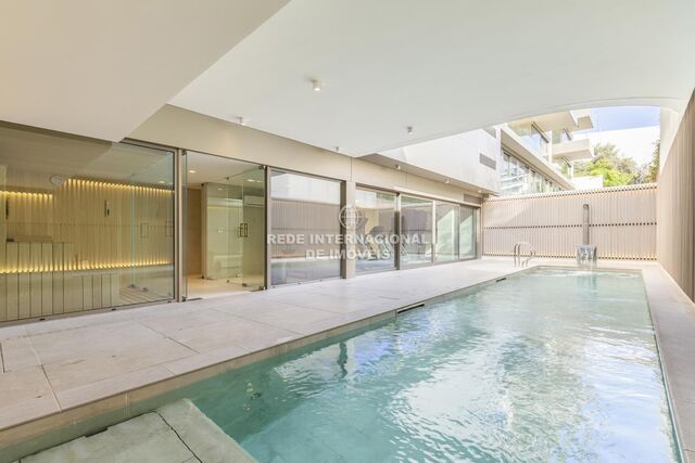Apartamento Triplex T4 Estrela Lisboa - jardins, varanda, terraço, equipado, piscina, lareira, ar condicionado, garagem, sauna