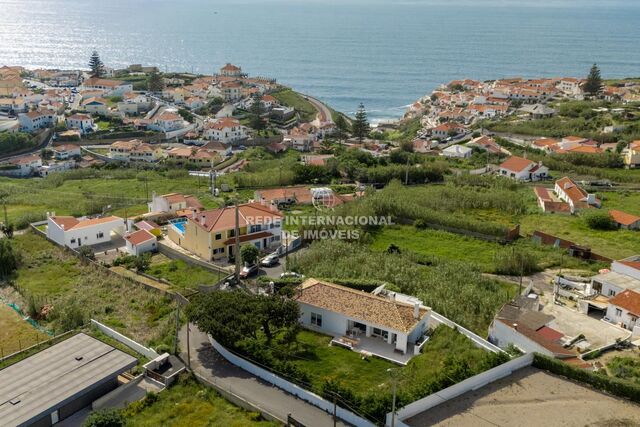 Moradia V3 Térrea Azenhas do Mar Sintra - painéis solares, aquecimento central, lareira, vista mar, lugar de garagem, jardim