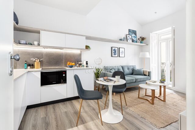 Apartment Modern excellent condition 0 bedrooms São Bento Estrela Lisboa - air conditioning, kitchen, 2nd floor, furnished, balcony, equipped, thermal insulation