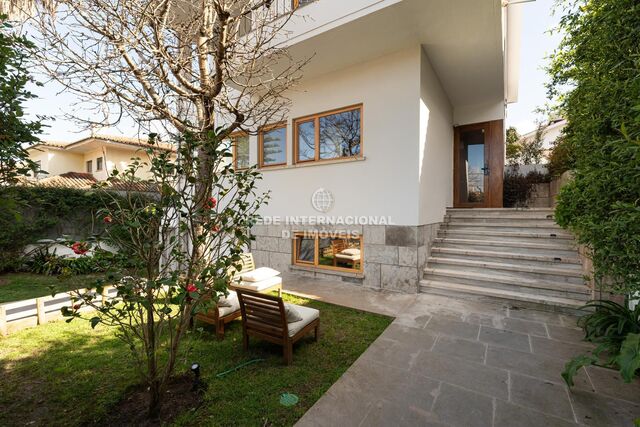 Casa V5 em excelente estado Cascais - aquecimento solar, jardim, lareira, ar condicionado, piscina