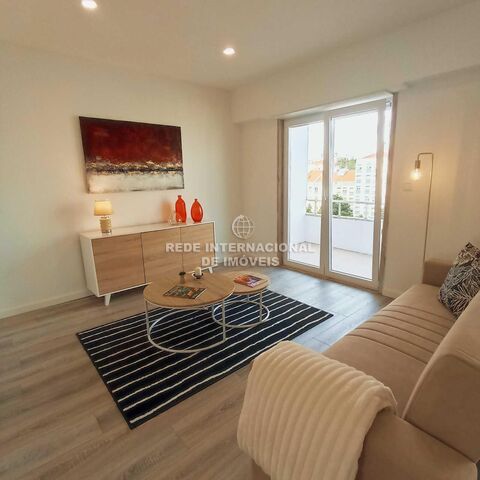 Apartamento T3 Remodelado em bom estado Carnide Lisboa - vidros duplos, mobilado, cozinha equipada, equipado