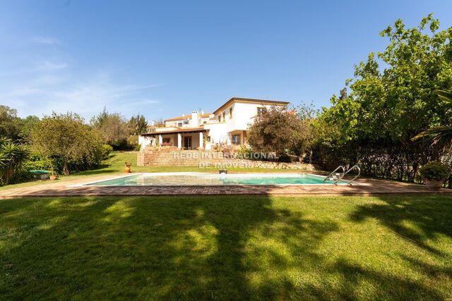 Home Old V6 Loures - garage, alarm, central heating, automatic irrigation system, terrace, double glazing, swimming pool, garden, air conditioning, fireplace