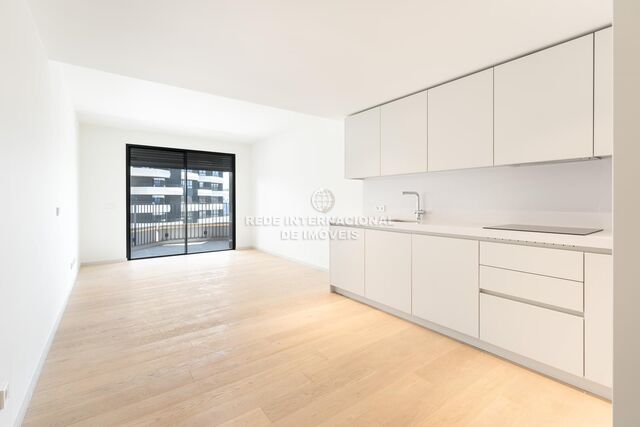 Apartment T1 Parque das Nações Lisboa - balcony, swimming pool, great location, air conditioning, garden, store room