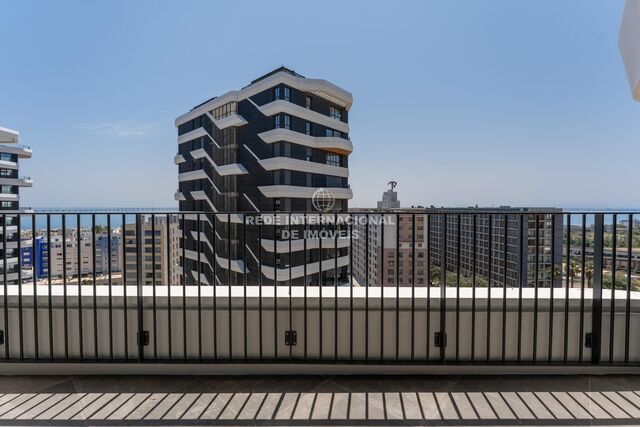 Apartment 1 bedrooms Parque das Nações Lisboa - garden, river view, balcony, swimming pool, store room, great location, air conditioning
