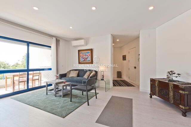 Apartamento T2 com vista mar Cascais - ar condicionado, piscina, vista mar, equipado, arrecadação, vidros duplos, varanda