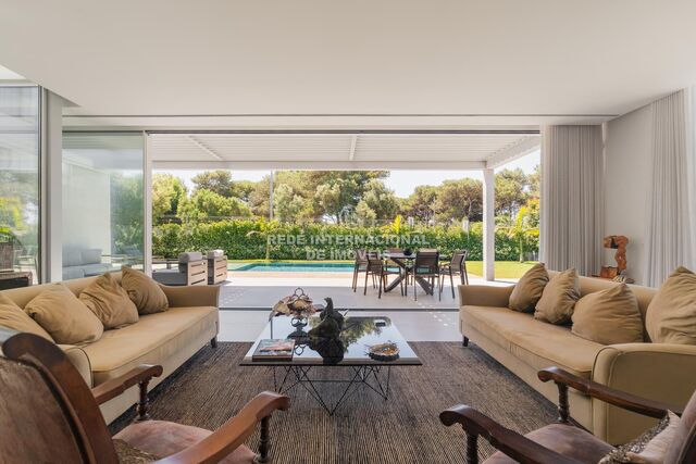 Moradia nova no centro V6 Quinta da Marinha Cascais - piscina, vidros duplos, garagem, terraço, piso radiante, jardim, cozinha equipada, ar condicionado