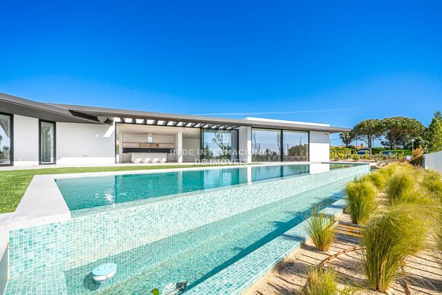 House V5 Quinta da Beloura São Pedro Penaferrim Sintra - garden, swimming pool, balcony, garage, air conditioning, green areas, alarm, plenty of natural light, video surveillance, tennis court, solar panels