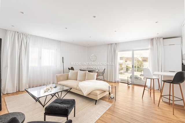 Apartment 2 bedrooms Cascais - gated community, store room, kitchen, air conditioning