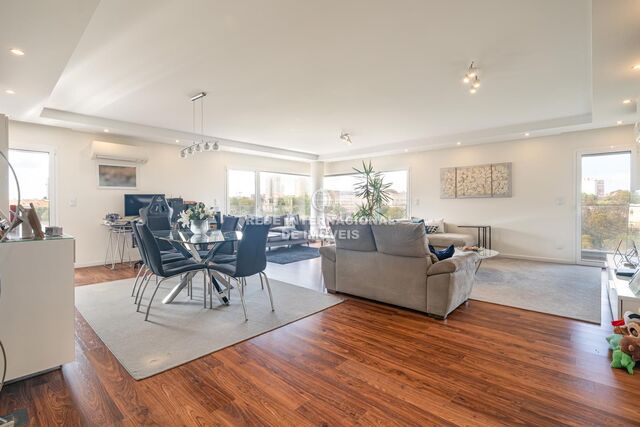 Apartment 4 bedrooms new Quinta das Marianas Cascais - solar panels, air conditioning, garage, balcony, equipped, terrace, gated community