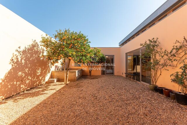 Home V4 Modern Beja - fireplace, alarm, boiler, swimming pool, central heating, solar panels, garden