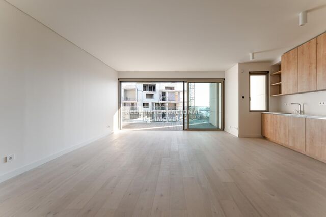 Apartment T2 nuevo in the center Cascais - balcony, air conditioning, solar panels, kitchen, garage, great location, store room, sea view
