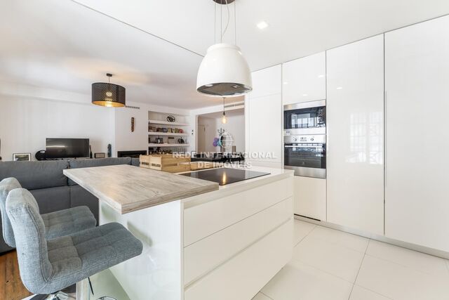 Apartment Renovated excellent condition T1 Rato Campo de Ourique Lisboa - swimming pool, double glazing, fireplace, air conditioning, garage, garden, store room