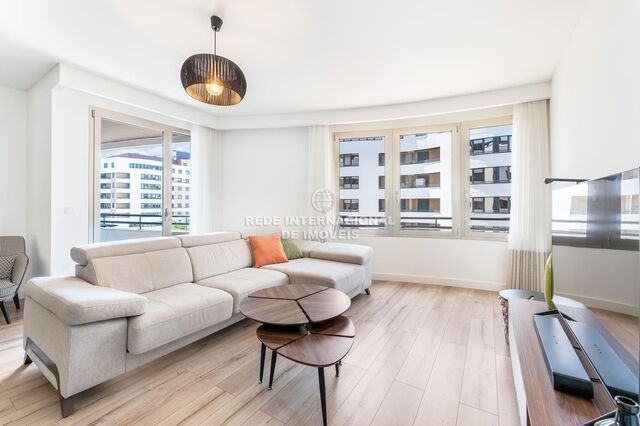 Apartment Modern in the center T2 Loures - barbecue, air conditioning, balcony, swimming pool, garage, terrace, 5th floor, alarm, radiant floor, solar panels