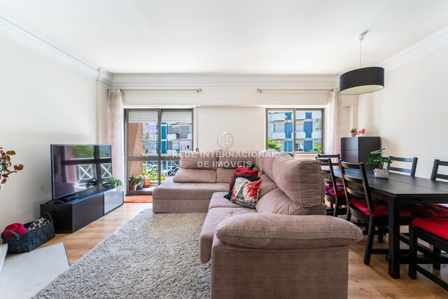 Apartment in the center 3 bedrooms Carnaxide Oeiras - garage, store room, balcony, fireplace