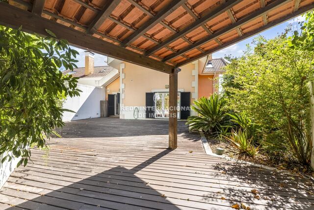 Apartamento T3 Duplex no centro Estoril Cascais - sótão, ar condicionado, terraço, excelente localização, arrecadação