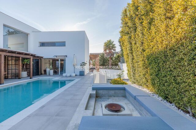 House V5 Quinta da Beloura São Pedro Penaferrim Sintra - solar panels, equipped kitchen, fireplace, garden, garage, sauna, swimming pool, central heating, tennis court, air conditioning