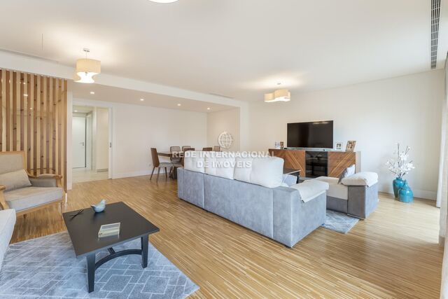 Apartamento Moderno T2 Avenidas Novas Lisboa - ar condicionado, alarme, varanda, muita luz natural