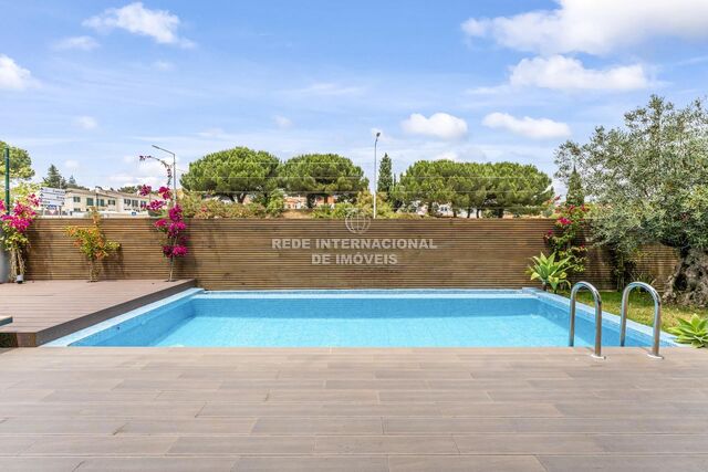 Moradia V4 Moderna Cobre Cascais - ar condicionado, bbq, vista serra, varanda, jardim, lareira, alarme, piscina