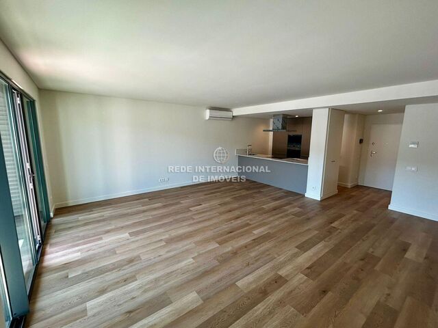 Apartment T3 neue Miraflores Oeiras - equipped, green areas, swimming pool, sauna, balconies, solar panels, air conditioning, balcony