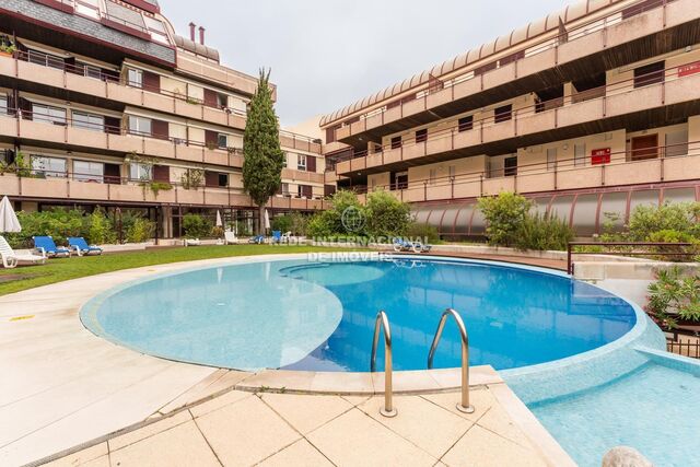 апартаменты современная T1 Cascais - двойные стекла, веранда, гараж, бассейн, гаражное место, система кондиционирования, подсобное помещение