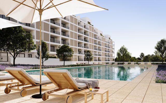 Apartamento novo T3 Lisboa - zonas verdes, piscina, painéis solares, ar condicionado, jardim, equipado, condomínio fechado, varandas, alarme