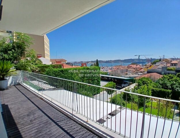 Apartment 3 bedrooms Duplex Lapa Lisboa - garden, terraces, alarm, terrace, central heating, fireplace, garage, splendid view, store room, air conditioning