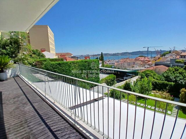 Apartment T3 Duplex Lapa Lisboa - garden, terraces, alarm, terrace, central heating, fireplace, garage, splendid view, store room, air conditioning