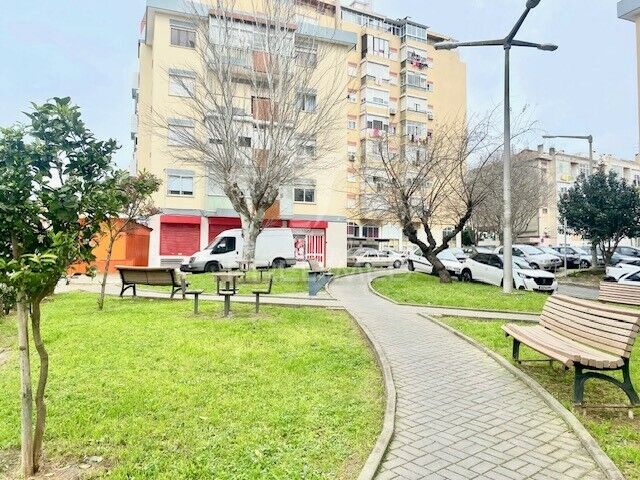 Apartment in a central area 2 bedrooms Loures - green areas, 3rd floor