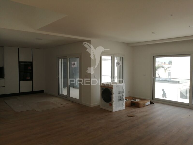 House 4 bedrooms Semidetached Corroios Seixal - garage, equipped, barbecue, swimming pool