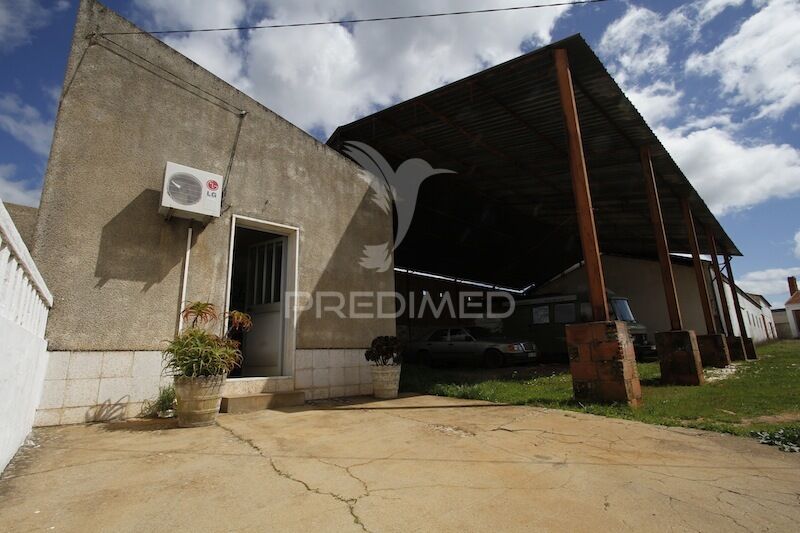 Warehouses Industrial with 342sqm Estremoz - parking lot