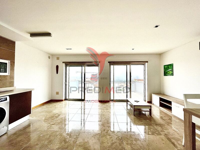 Moradia Moderna em excelente estado V3 Caldas da Rainha - terraço, piscina, condomínio privado, garagem, painéis solares, ar condicionado, jardins