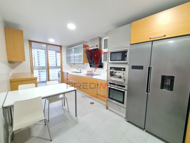 Apartamento de luxo T4 Ajuda Lisboa - aquecimento central, vista rio, ar condicionado, muita luz natural, zonas verdes, arrecadação, cozinha equipada, alarme