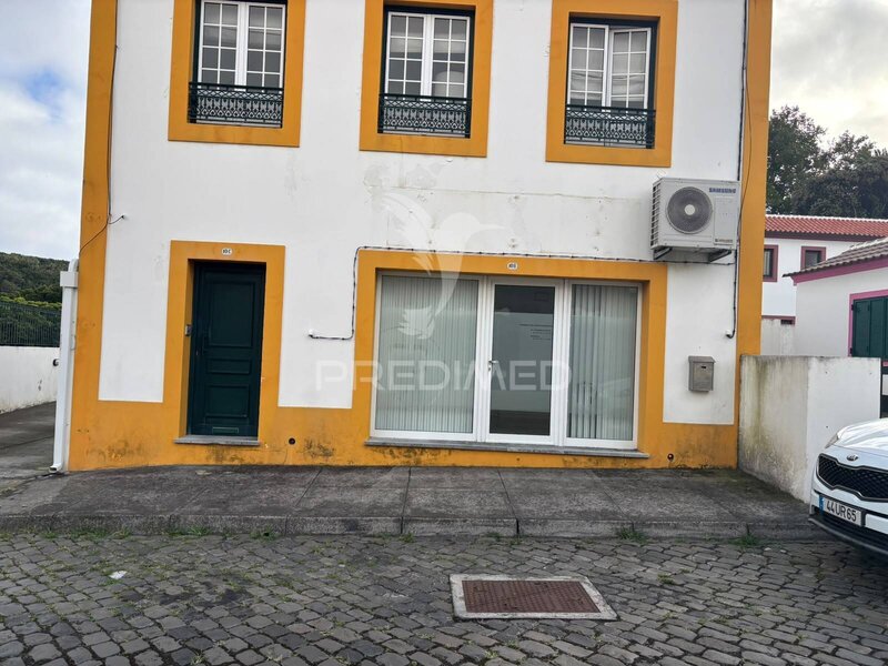 Consultório Médico bem localizado Praia da Vitória (Santa Cruz)