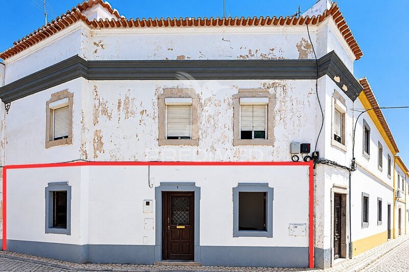 Apartment 2 bedrooms Refurbished in the center Tavira - great location, store room, barbecue, equipped