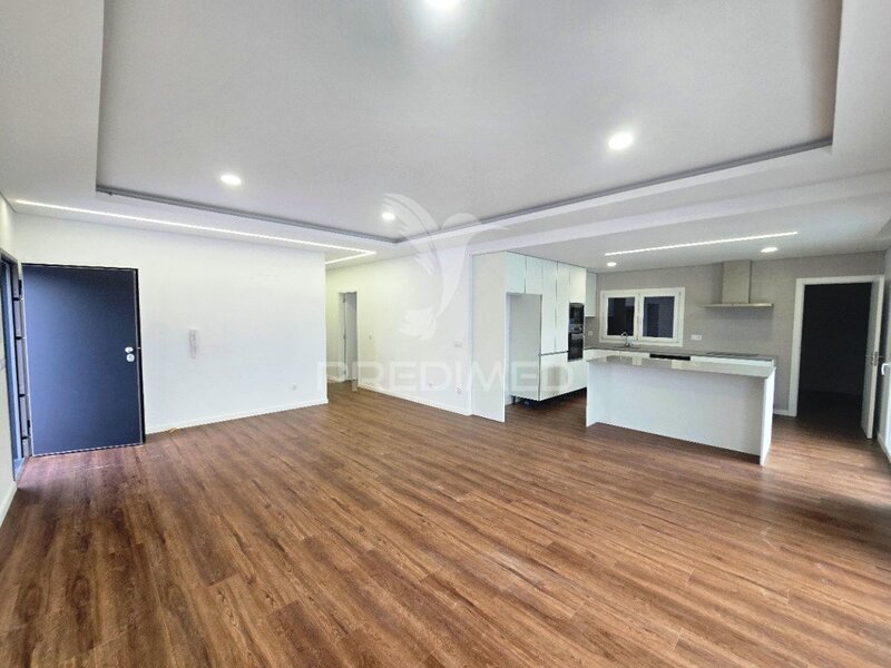 Casa Moderna V4 Fernão Ferro Seixal - paneles solares, barbacoa, puerta automática, jardín, doble acristalamiento, equipado