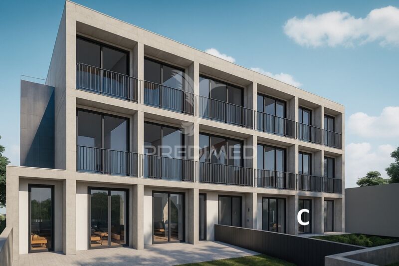 Apartamento T2 no centro Sines - ar condicionado, arrecadação, garagem, varandas, terraços, lugar de garagem