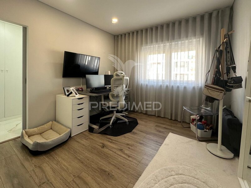 Apartamento Remodelado T2 São Sebastião Setúbal - ar condicionado, vidros duplos, varanda